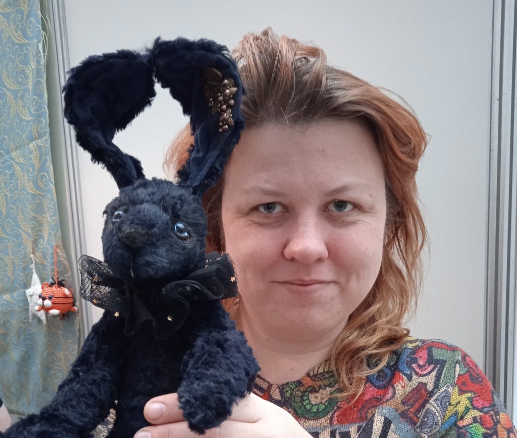 Светлана Тихомирова  с Зеленодольской научилась делать игрушки по примеру прадеда