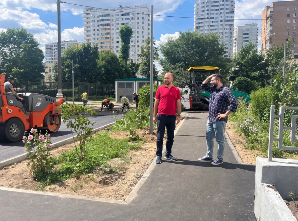 В Кузьминках завершается обустройство пешеходной зоны на Окской